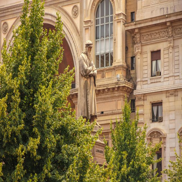 Milan: The Story of Leonardo da Vinci Private Guided Tour - The Old Town walk: engineering clues you can spot on purpose