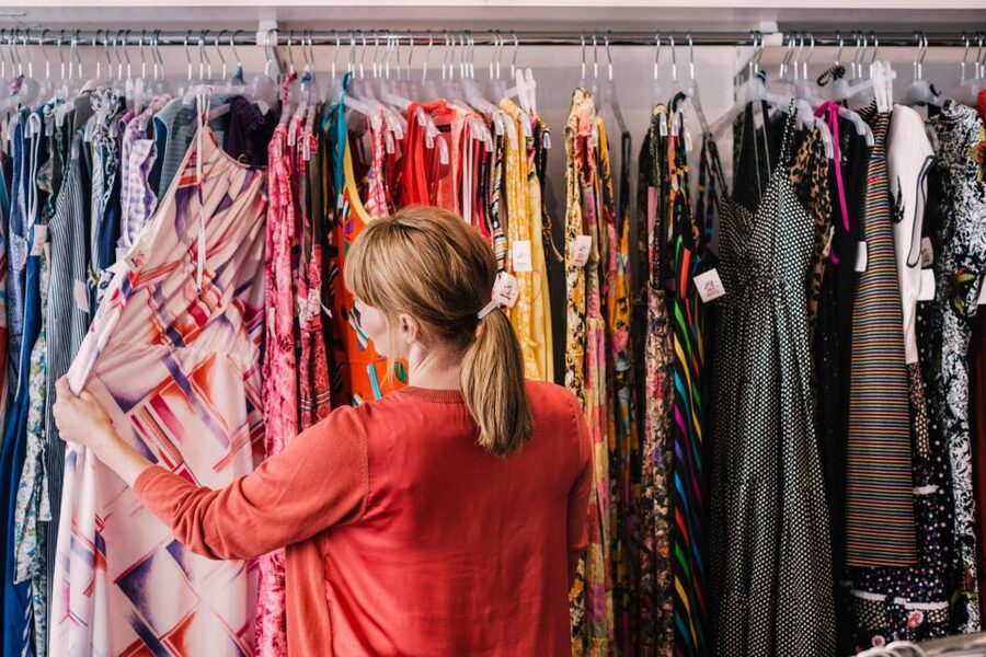 Milan: Vintage Shopping Tour - Shopping for Gifts (and Yourself) With a Realistic Vintage Budget