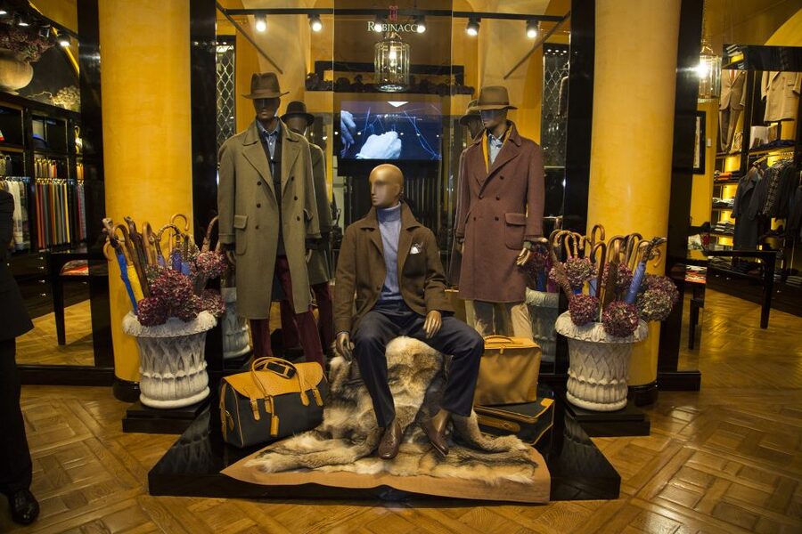 Milan: Walking Fashion Tour - Hidden ateliers and showrooms: the real payoff