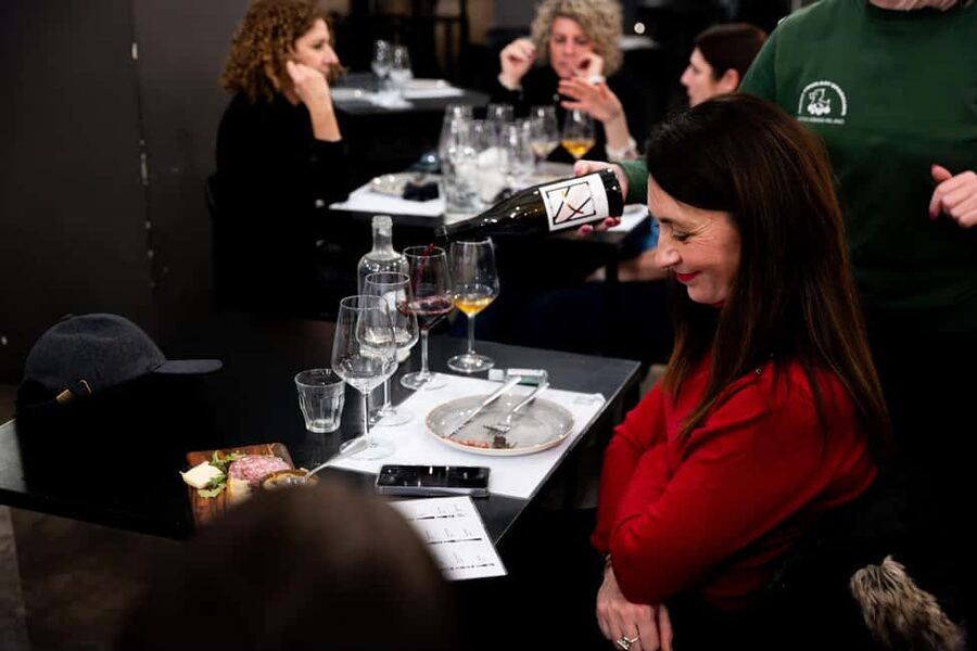 Milan: Wine Lovers Experience at Cantina Urbana Winery - Ordering more at the wine bar, without losing the tasting focus