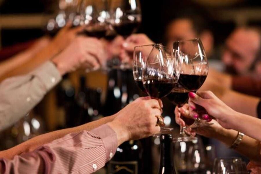 Milan: Wine Tasting with an Italian Sommelier - Three Italian wines, and how the guide helps you taste smarter