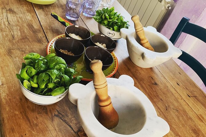 Pasta, Pesto and Tiramisu class Riomaggiore, Cinque Terre - Step 2: Pesto alla Genovese, built ingredient by ingredient