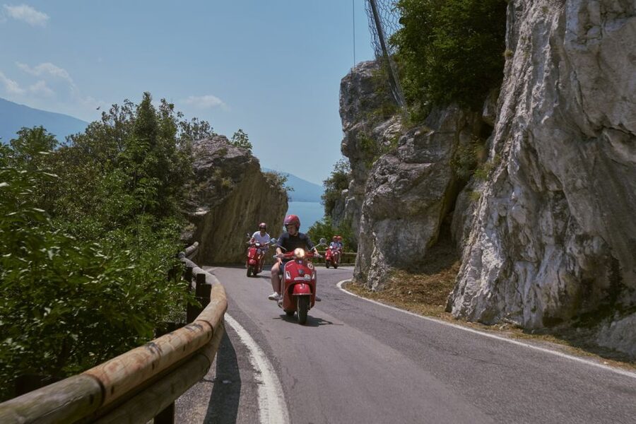 Peschiera del Garda: Lake Garda self-guided Vespa tour - Lunch at a Reserved Family Table: Great When It Works, Smart When You Plan