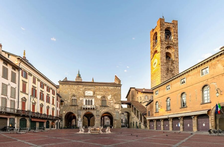 Private Bergamo Top Sights Upper Town Guided Tour - Walking the Colleoni corridor toward the Cittadella
