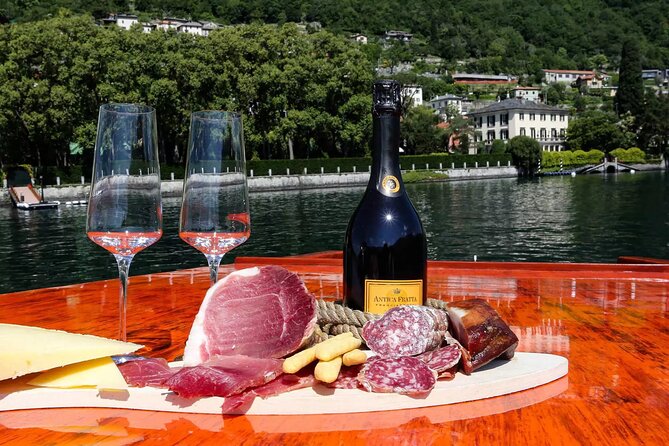 Private Tour by Classic Wooden Boat on Lake Como - Villa Erba and Cernobbio: turning the villa watching up a notch