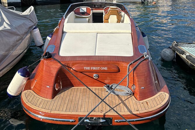 Private wooden boat tour on Lake Como - Lenno and the movie-villa factor: Villa del Balbianello