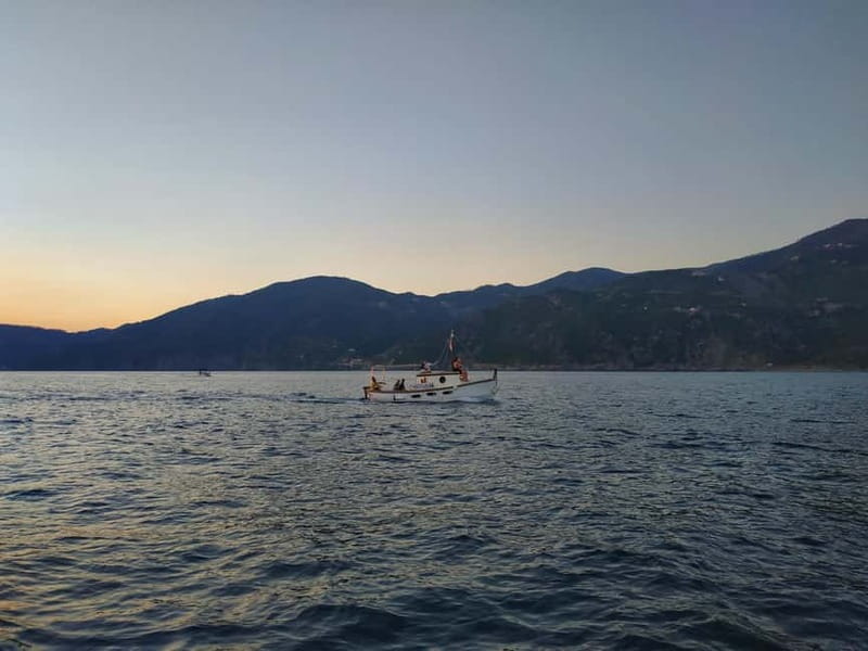 Riomaggiore: Cinque Terre Sunset Tour with Wine & Focaccia - Key Points You Should Know Before You Go
