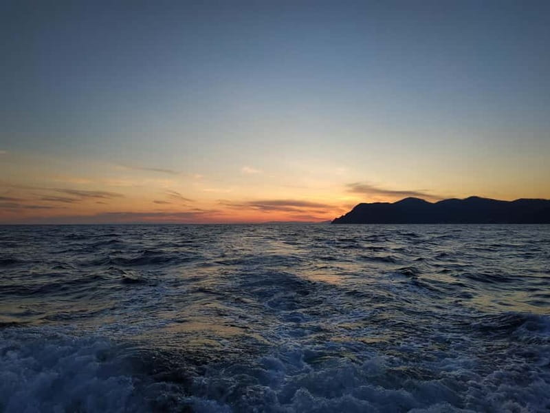 Riomaggiore: Cinque Terre Sunset Tour with Wine & Focaccia - What to Wear and Bring for the Wine, Focaccia, and Sunset Swim