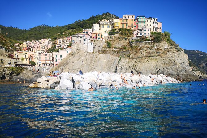 Riomaggiore : experience from the sea with focaccia and wine - From Riomaggiore Marina to the Open Water: The first 30 minutes matter
