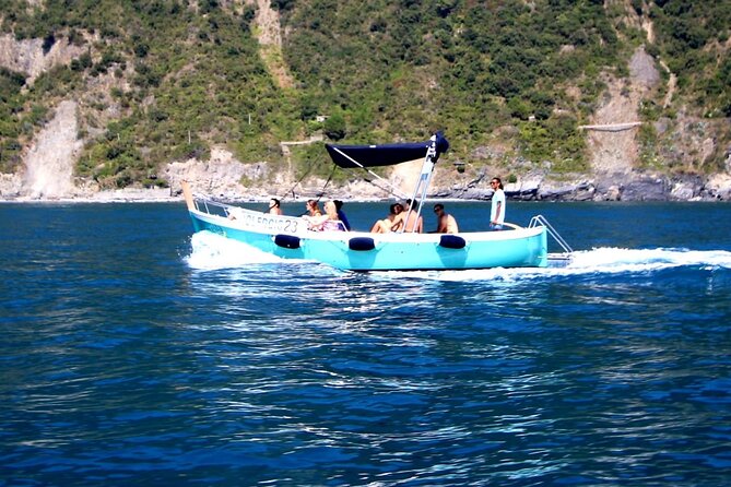 Riomaggiore : experience from the sea with focaccia and wine - The swim and snorkel stop: when the coast becomes backyard clear water