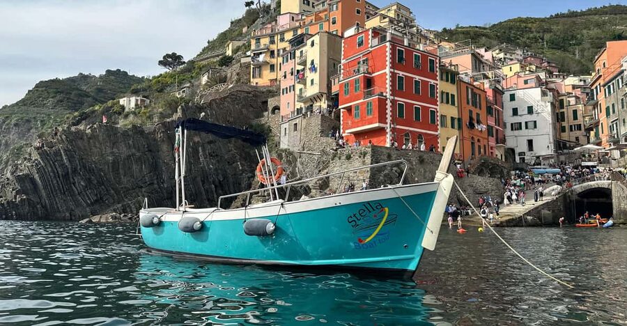 Riomaggiore: Guided Boat Tour around Cinque Terre - Who this tour suits best, and who should be cautious