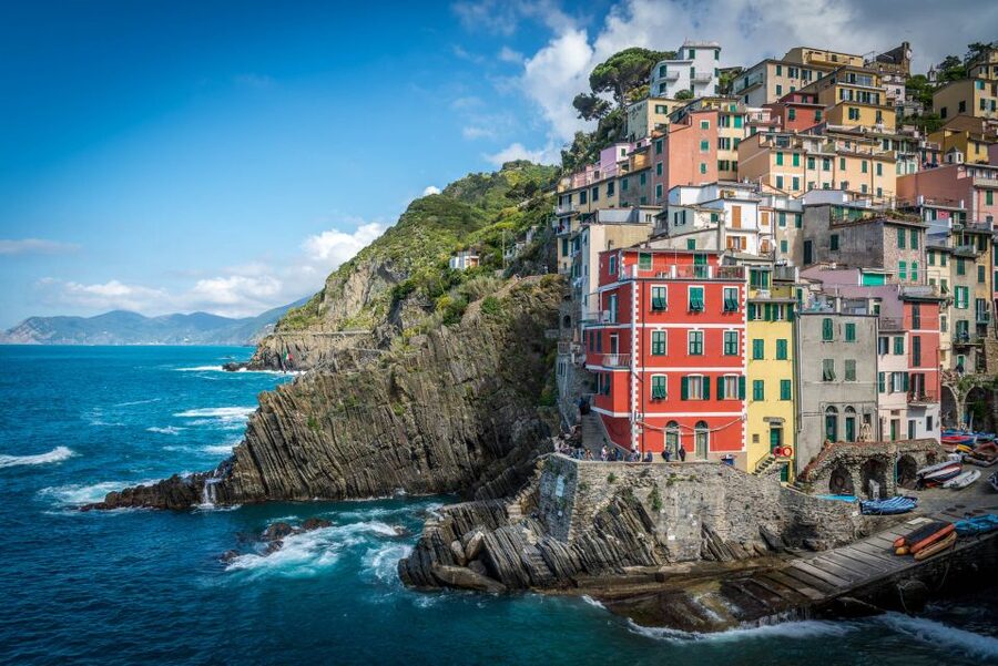 Riomaggiore: Vineyard & Wine Cellar Tour with Wine Tasting - Inside the Cellar in Riomaggiore: The Calm Part of a Steep Day