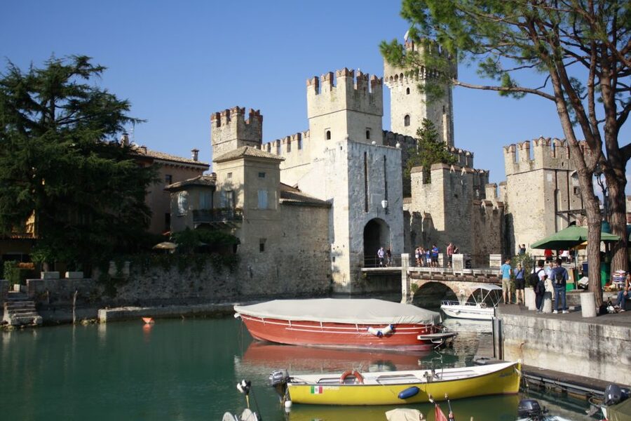 Sirmione: 25 Minute Boat Cruise around the Peninsula - Best time to go: sunset vibes and quick photo strategy