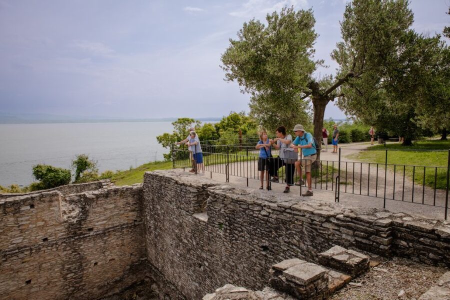 Sirmione: Grotte di Catullo Archeological Tour - Stories and Legends of Catullus, Explained in Human Terms