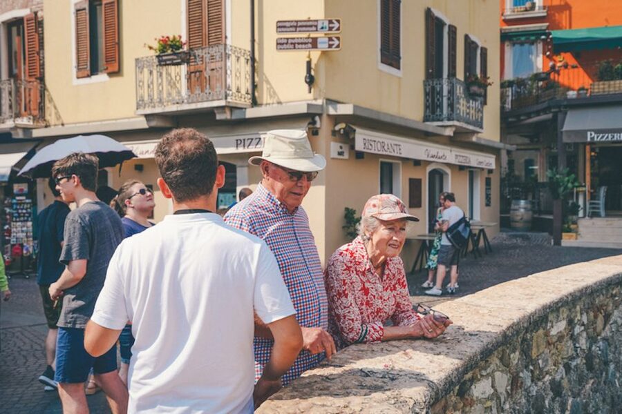 Sirmione: Lake Garda Boat, Grotte di Catullo & Walking Tour - Grotte di Catullo: walking a Roman villa site with context