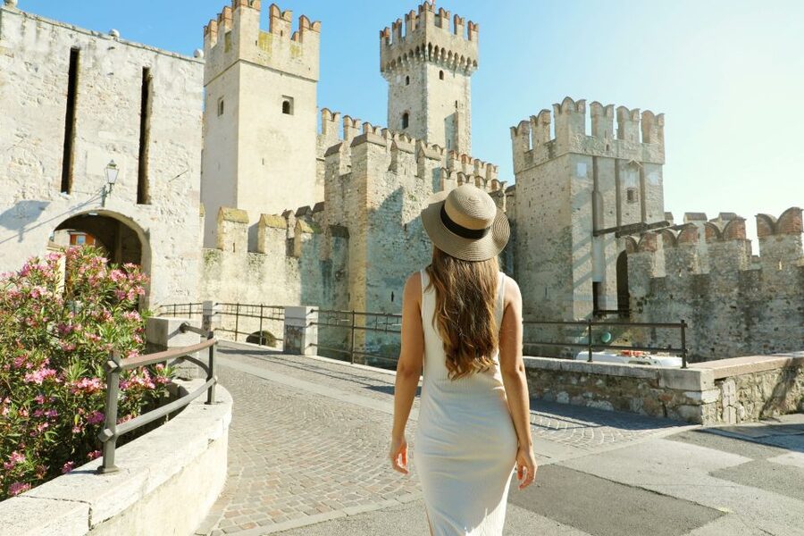 Sirmione: Walking and Speedboat Tour - Roman remains and a villa stop you will remember