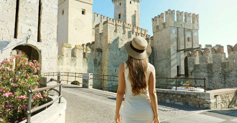 Sirmione: Walking and Speedboat Tour - Thermal spa and fishermen houses: the practical side of the postcard