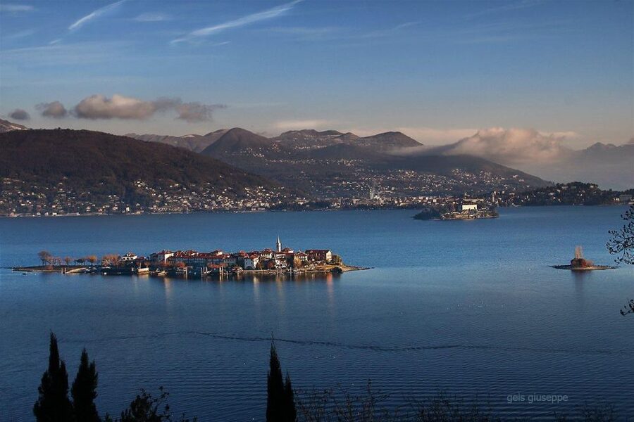 Stresa: Boat Cruise around the Borromean Islands - Captain Commentary in English, Italian, and French