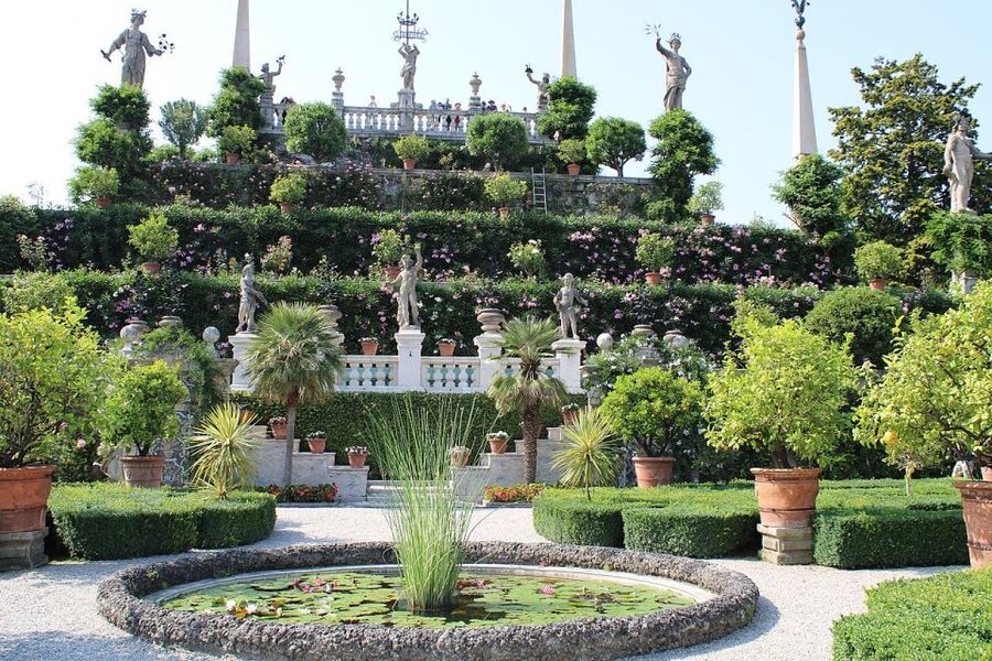 Stresa: Isola Bella Boat Tour - The ancient village shops after the palace and garden