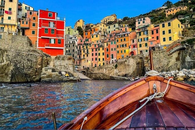 Swim&Enjoy 5 terre on the PINK Hyena with Captain Jenny! - Why Captain Jenny and the Pink Hyena make this Cinque Terre day work