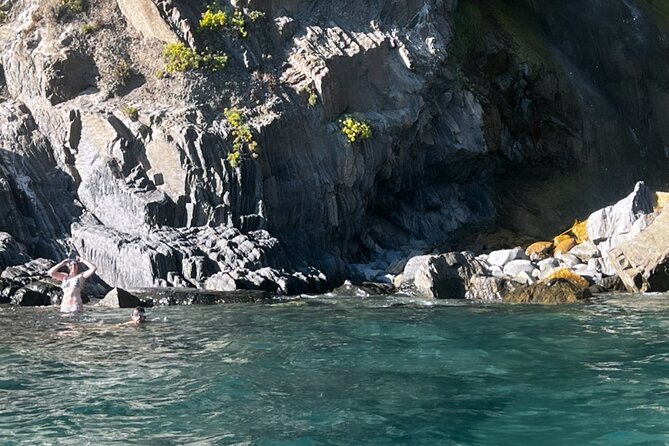 Swim&Enjoy 5 terre on the PINK Hyena with Captain Jenny! - Snacks, drinks, and staying comfortable on a small boat