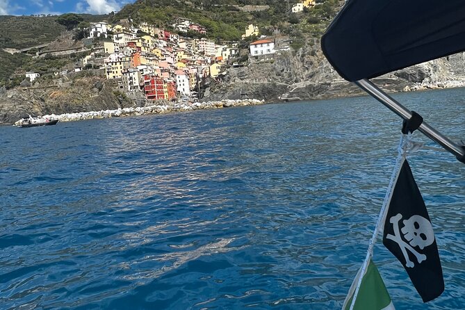 Swim&Enjoy 5 terre on the PINK Hyena with Captain Jenny! - Meeting at Riomaggiore and cruising a 3-hour circuit