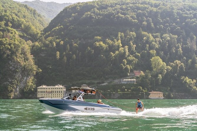 Tour aboard the iconic Bertram 31 Sedan on Lake Como - Key points to know before you go