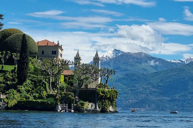 Tour aboard the iconic Bertram 31 Sedan on Lake Como - Stop 1 to 3: Villa Pliniana, Villa Erba, and Villa Olmo
