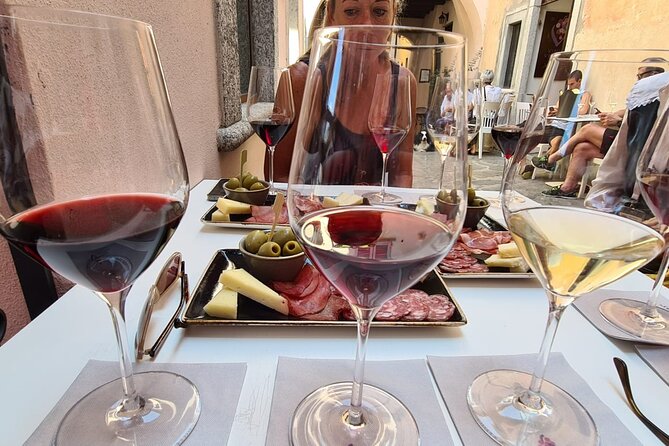 Varenna: guided Walking Tour with Wine & Food tasting - Villa Monastero, Villa Cipressi, and the Walkway of Lovers