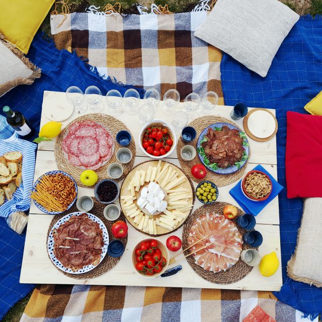Varenna: Picnic Experience in the Italian Alps - The 40-minute viewpoint walk through forest and Lake Como above you